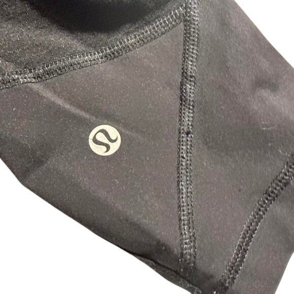 Black high-waisted Lululemon stretchy leggings with pockets - Picture 4 of 4